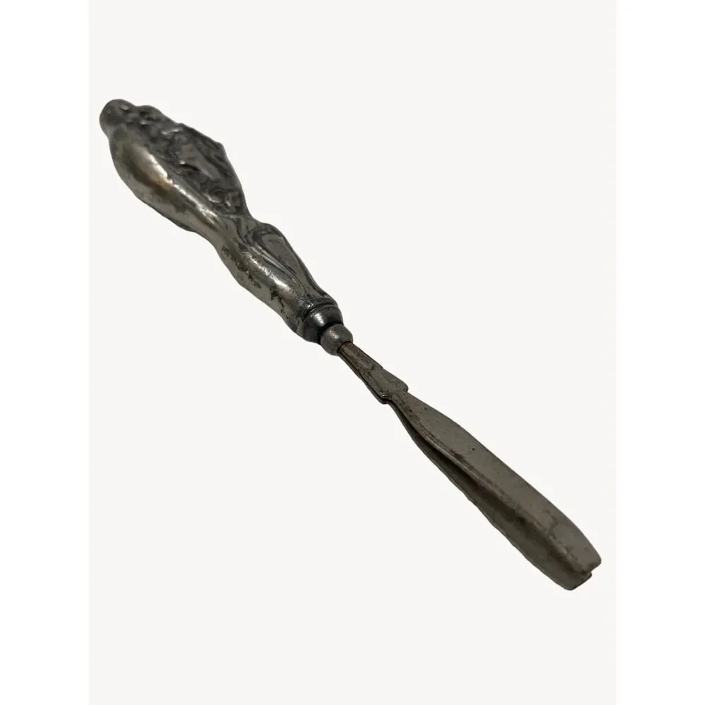 Cameo Tweezers c1900 Art Nouveau Embossed‎ Vintage Beauty Vanity Accessory